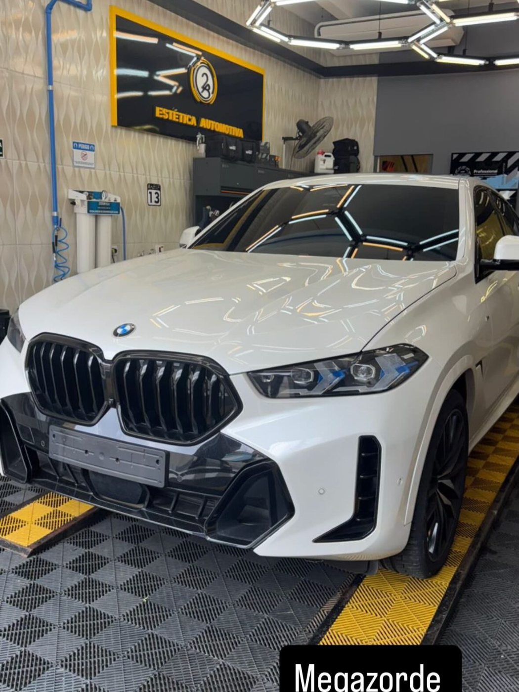 BMW X6 branca