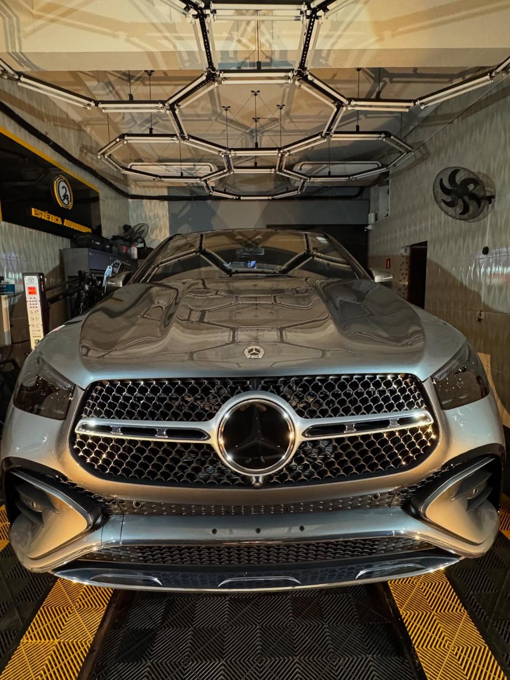 Mercedes GLE 450d prata de frente