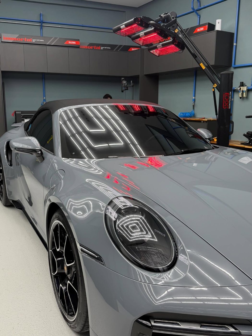 Porsche 911 conversível prata